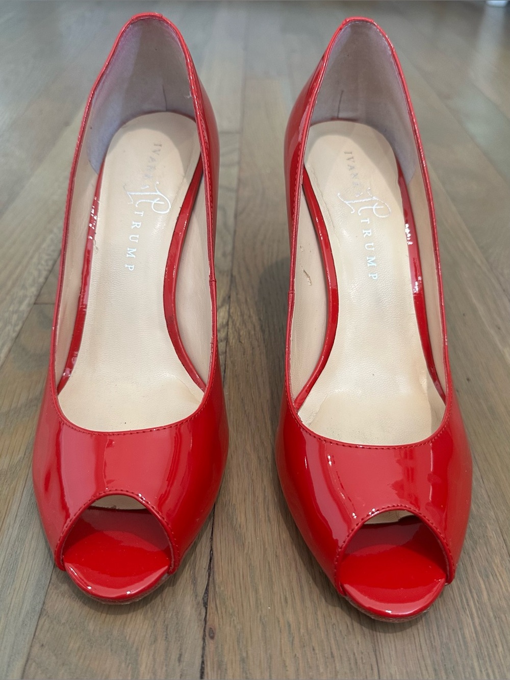 Red Patent Leather Open-Toe Pumps, glossy shine, size 9 - Picture 4 of 12